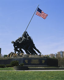 Statues at a war memorial von Panoramic Images