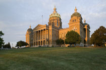 Low angle view of a building, Iowa State Capitol, Des Moines, Iowa, USA von Panoramic Images