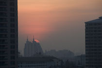 Sunrise over city buildings, Bangkok, Thailand von Panoramic Images