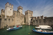 Boats in a lake near a castle von Panoramic Images