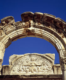 Low angle view of the entrance of a temple, Temple of Hadrian, Ephesus, Turkey von Panoramic Images