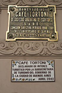 Close-up of a signboard, Cafe Tortoni, Avenida De Mayo, Buenos Aires, Argentina von Panoramic Images