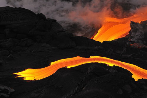 Kilauea-volcano-molten-lava-rm-haw-d319275