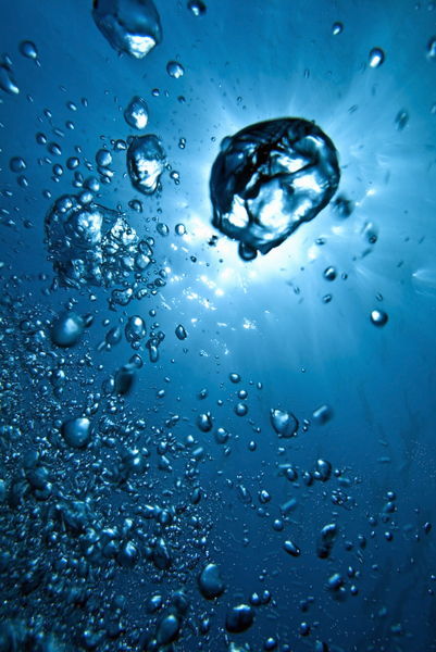 Rf-bubbles-marseille-sea-sunbeams-underwater-uw400