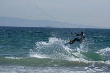 Kite-surfer-jumping-wave-rm-adl1502