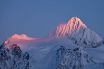 Alpenglow on Mt. Shuksan by Lee Rentz