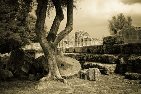Greece-temple-of-zeus-olympia