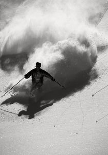 Skier turning off piste. von Ross Woodhall