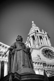 London, St. Paul's Cathedral, Queen Anne Statue (not Queen Victoria) by Alan Copson