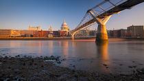 'London, St. Paul's Cathedral and Millennium Bridge' von Alan Copson