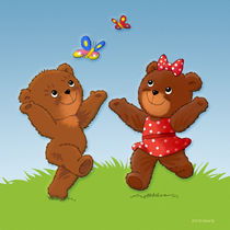 zwei Teddybären fangen Schmetterlinge von droigks