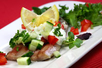 Matjes an Salat mit leichtem Dressing by lizcollet