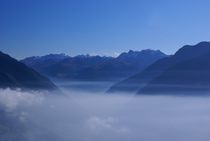 Nebel im Tal von Johannes Netzer