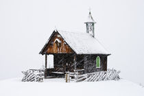 Bergkapelle im Winter by Johannes Netzer