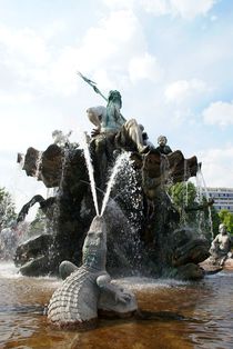Neptunbrunnen in Berlin by Juana Kreßner