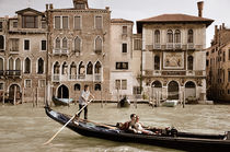 Gondel auf einem Kanal in Venedig (Sepia) von Doris Krüger