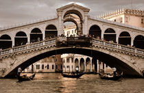Die Rialto-Brücke in Venedig (Sepia) by Doris Krüger