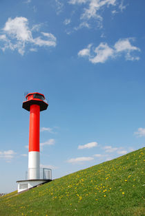 Leuchtturm am Deich by Wolfgang Karg