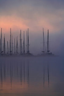 Bootsanleger am Morgen von Jana Behr