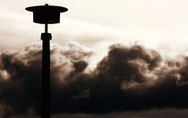 Straßenlampe vor dem großen Sturm by Falko Follert