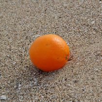 Orange am Strand