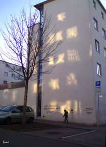 Lichtschrift an der Giebelwand by opaho