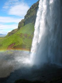 Seljalandfoss in Island - Wasserfall mit Regenbogen von Mellieha Zacharias