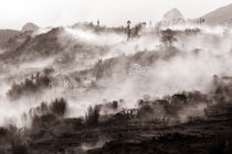 Landschaft mit Nebel in Vietnam von captainsilva