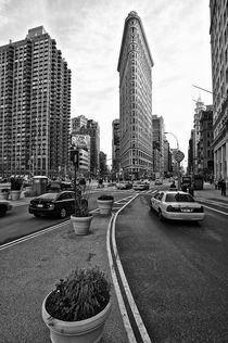 Flat Iron Building, New York Manhattan by Marc Mielzarjewicz