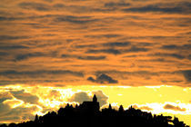 Sonnenuntergang mit Kirche by buellom