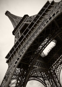 Tilted Eiffel by Stefan Nielsen