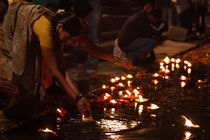 Lamps in the Ganges- 4  Varanasi,India von Soumen Nath