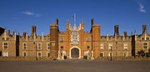 Hampton Court Palace by tgigreeny
