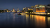 Tower Bridge at Night von tgigreeny