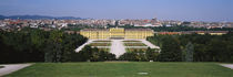 Formal garden in front of a palace, Schonbrunn Palace, Vienna, Austria von Panoramic Images