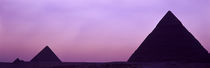 Silhouette of pyramids at dusk, Giza, Egypt von Panoramic Images
