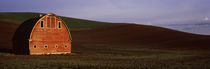 Barn in a field at sunset, Palouse, Whitman County, Washington State, USA von Panoramic Images