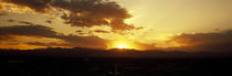 Silhouette of mountains at sunrise, Denver, Colorado, USA von Panoramic Images