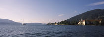 Sailboat in a lake, Rottach-Egern, Lake Tegernsee, Miesbach, Bavaria, Germany von Panoramic Images