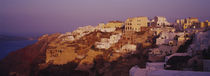Town on a cliff, Santorini, Greece von Panoramic Images