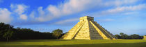 Pyramid in a field, Kukulkan Pyramid, Chichen Itza, Yucatan, Mexico von Panoramic Images