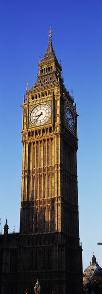 Low angle view of a clock tower, Big Ben, Houses of Parliament, London, England von Panoramic Images