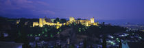 Panorama Print - Beleuchteter Palast Abenddämmerung Granada, Andalusien, Spanien von Panoramic Images