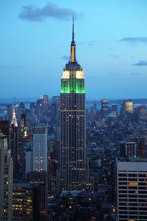 Empire State Building am Abend by buellom