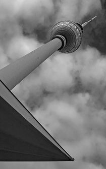 Fernsehturm im rechten Winkel by Peggy Graßler
