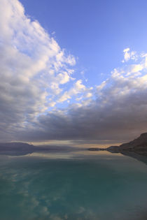 Twilight at the Dead Sea von Hanan Isachar