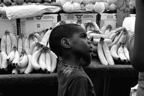 Child at Marketplace in Boston, 2010. von Maria Luros