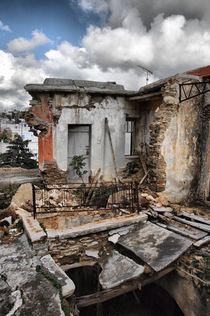 Old House Ruins by kostas samonas