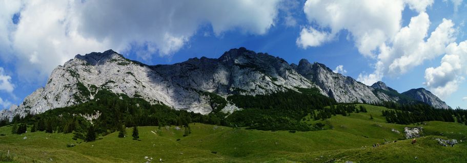 Mountain-panorama-by-dowhoranzone-d41t7sp