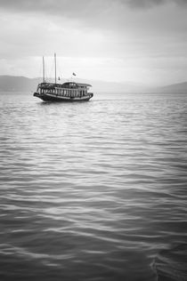 Boat on Halong Bay by Hai Tran